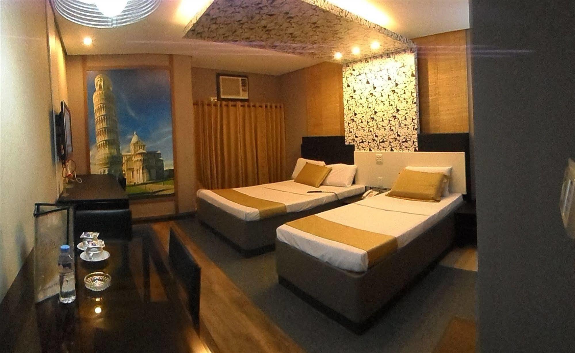 Hotel Dreamworld Araneta Cubao Exterior foto