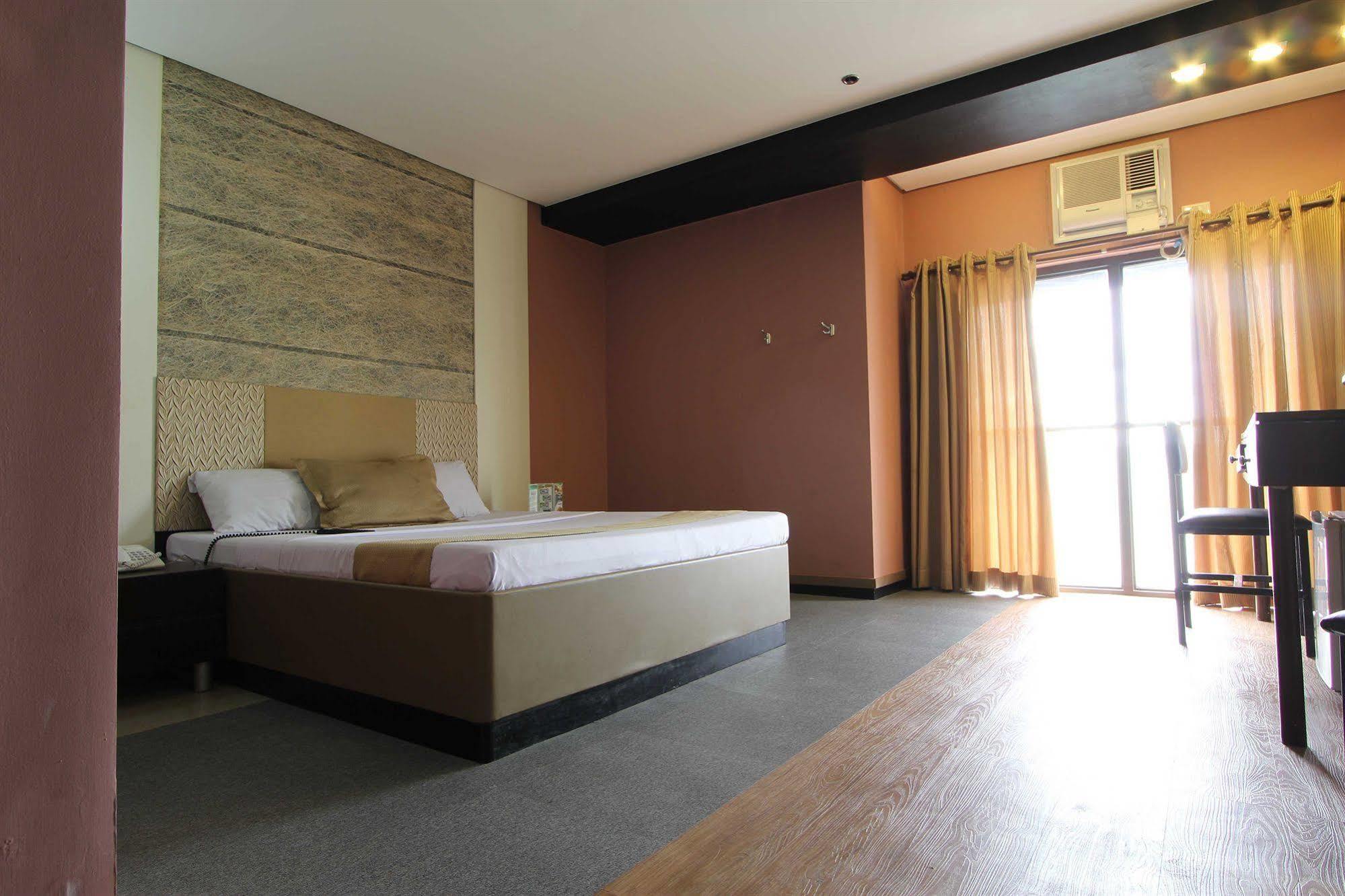 Hotel Dreamworld Araneta Cubao Exterior foto