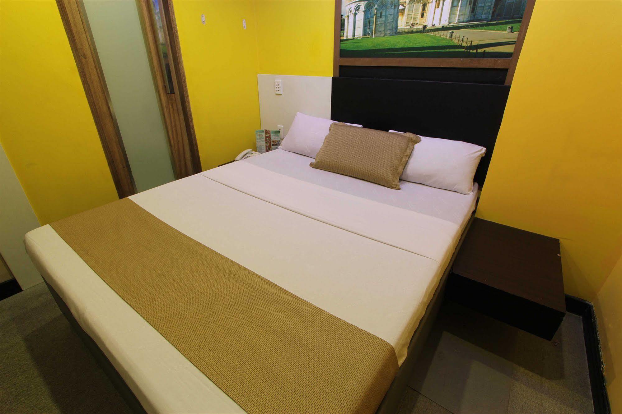 Hotel Dreamworld Araneta Cubao Exterior foto