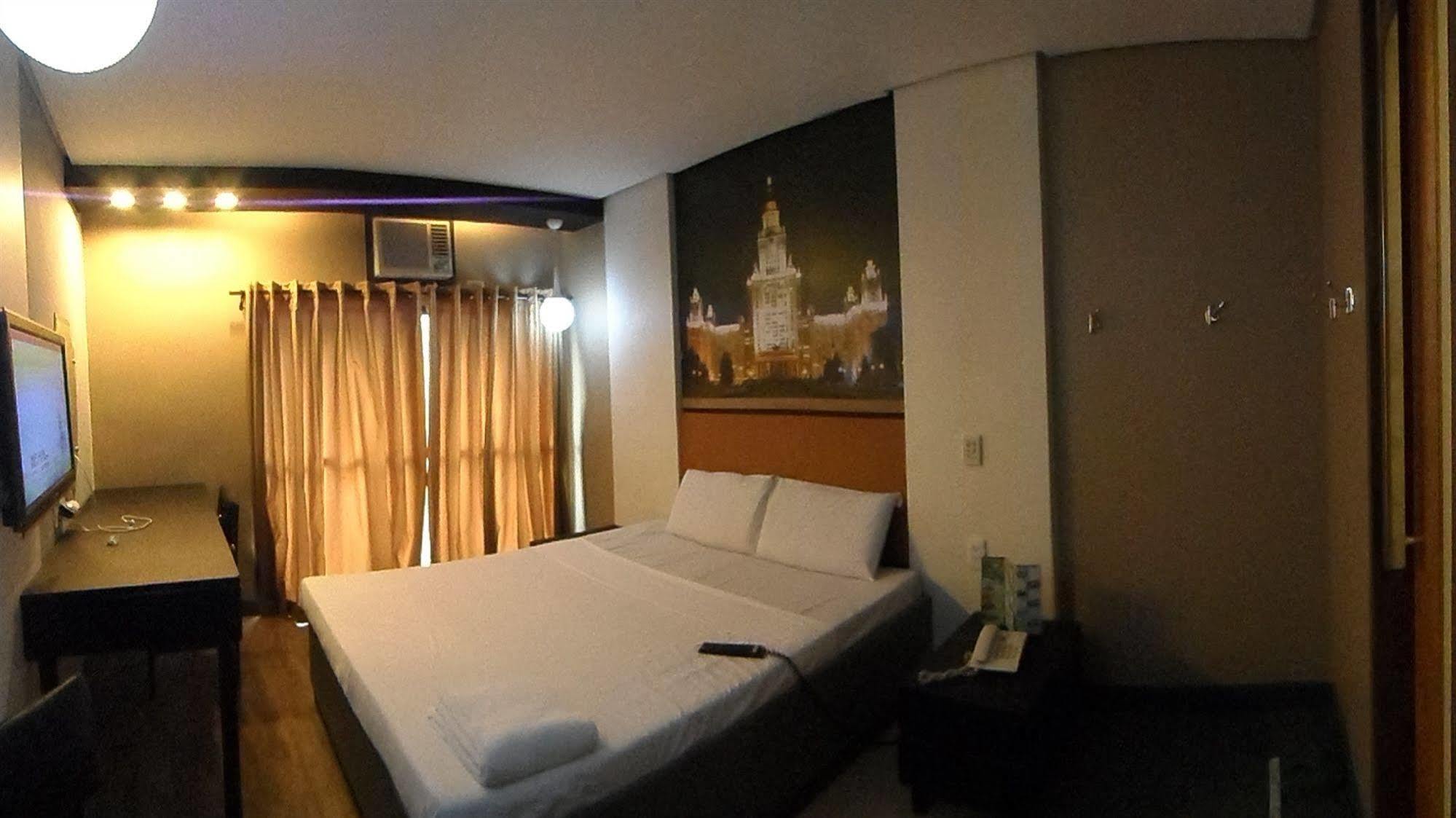 Hotel Dreamworld Araneta Cubao Exterior foto